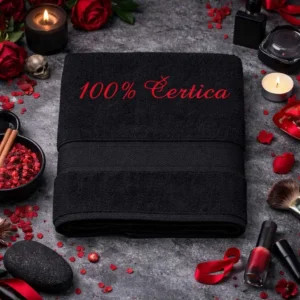Čierna vyšívaná froté osuška s červeným kaligrafickým nápisom 100%