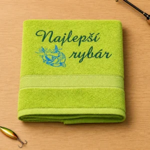 Neónovozelená vyšívaná froté osuška s tmavozeleným kaligrafickým nápisom Najlepší rybár a motívom ryby