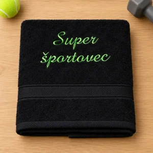 Čierna vyšívaná froté osuška s neónovozeleným kaligrafickým nápisom Super športovec